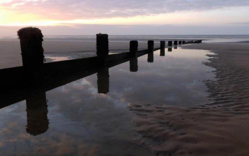 Landscape_Nicky Cope_Morning Colours on Frinton Beach