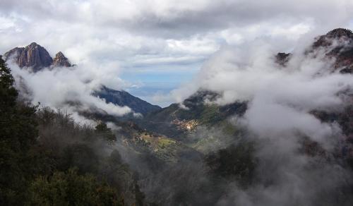 Travel_Alice Kendrick_View through the clouds, Corsica