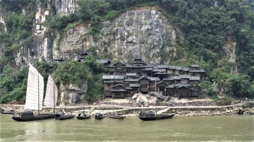 Travel_Kim Human_Banks of the Yangtze River